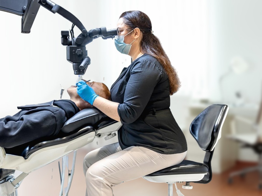 Stomatologie - MUDr. Tomáš Hlaďo, Dr. Oleksandr Zaslavskyi, Dr. Oksana Savchuk