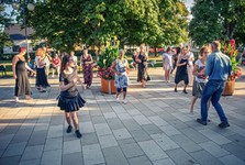 Rozezníme park! Letní Lysá hledá umělce pro čtvrteční večery